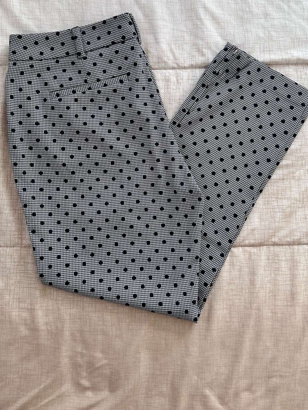New York & Company Black Polka Dot Ankle Pants Size 8 - Picture 3 of 9